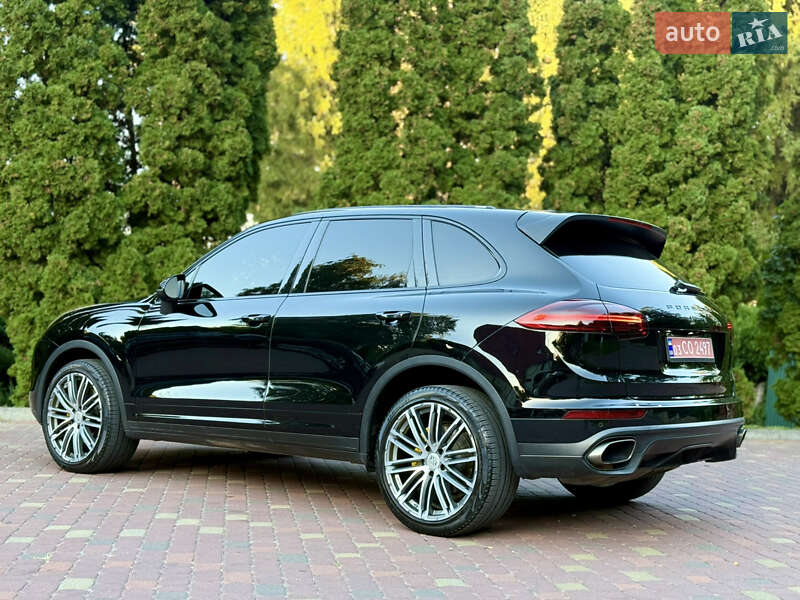 Внедорожник / Кроссовер Porsche Cayenne 2015 в Тернополе