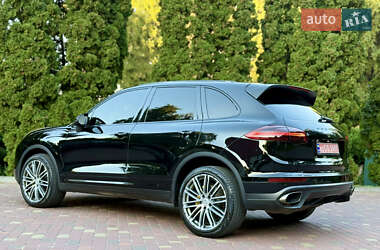 Позашляховик / Кросовер Porsche Cayenne 2015 в 
