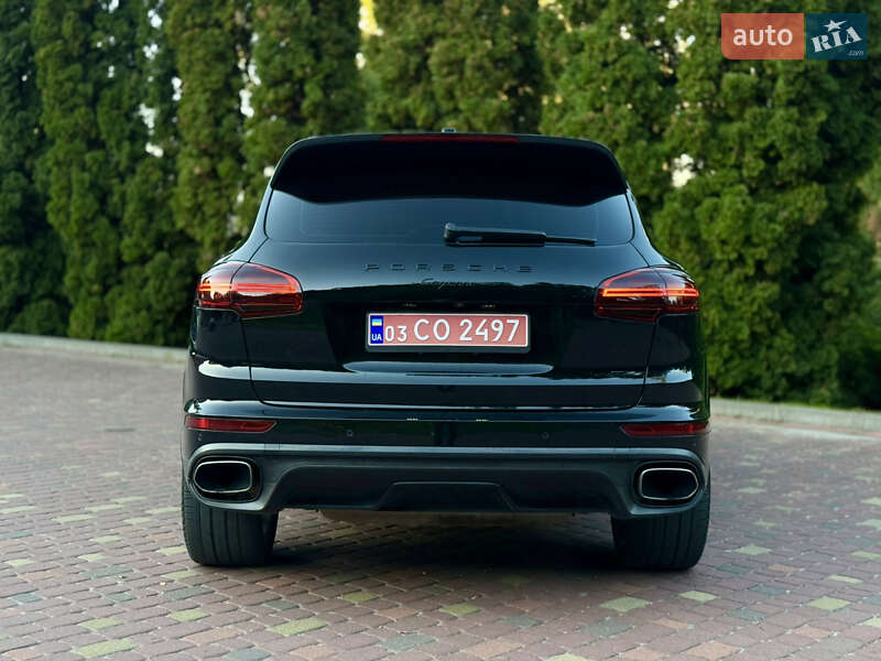 Внедорожник / Кроссовер Porsche Cayenne 2015 в Тернополе