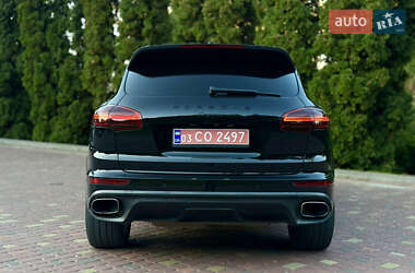 Позашляховик / Кросовер Porsche Cayenne 2015 в 