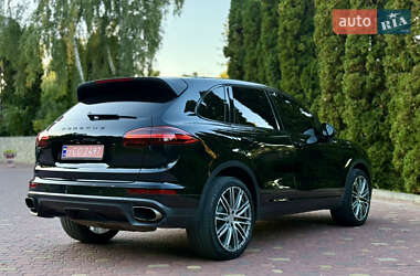 Позашляховик / Кросовер Porsche Cayenne 2015 в 