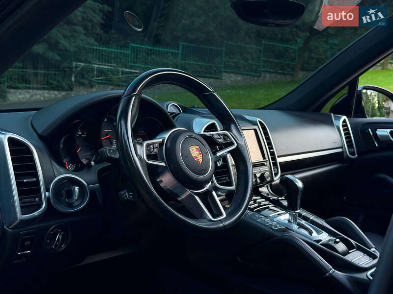 Внедорожник / Кроссовер Porsche Cayenne 2015 в Тернополе
