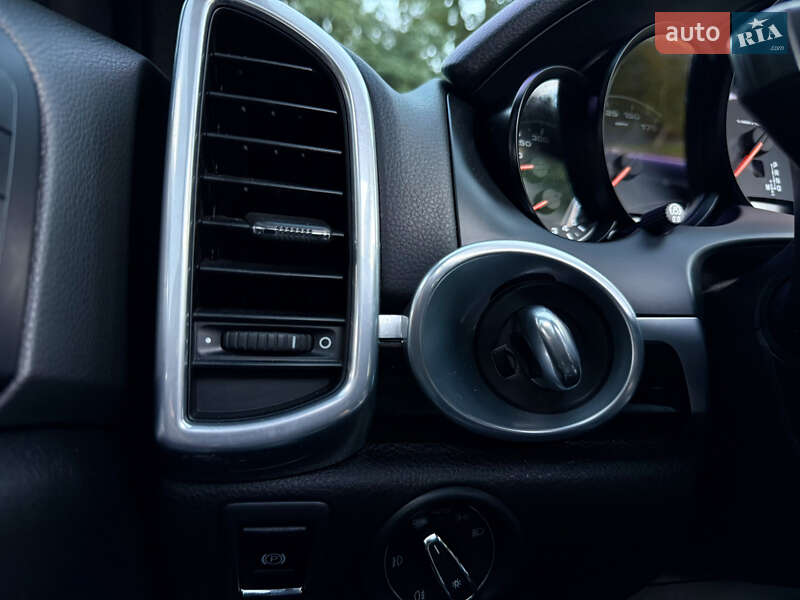 Внедорожник / Кроссовер Porsche Cayenne 2015 в Тернополе