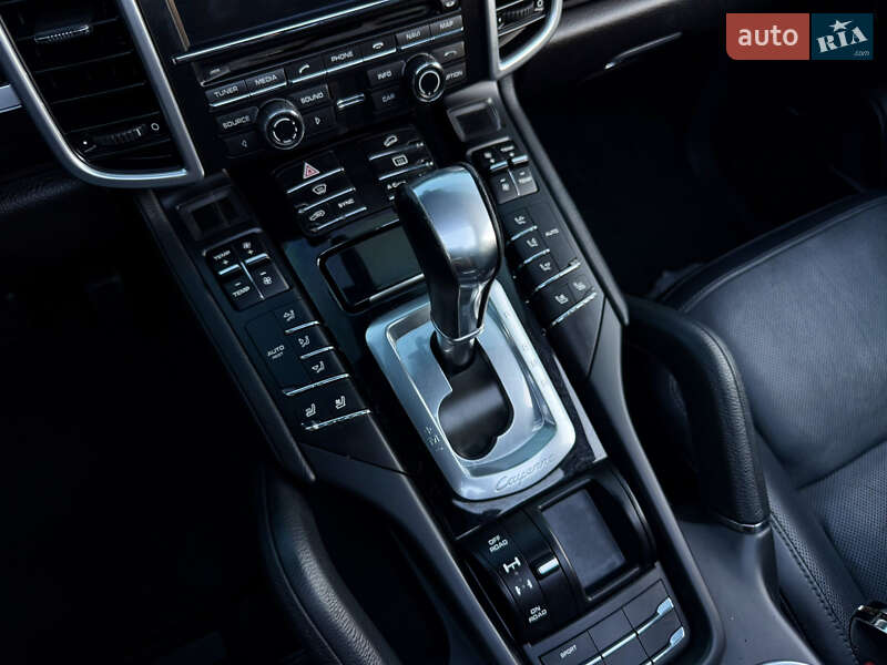 Внедорожник / Кроссовер Porsche Cayenne 2015 в Тернополе