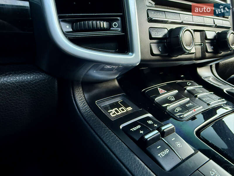 Внедорожник / Кроссовер Porsche Cayenne 2015 в Тернополе