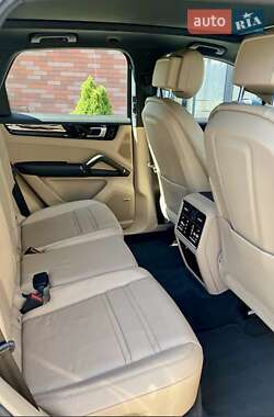 Позашляховик / Кросовер Porsche Cayenne 2018 в 