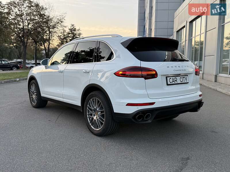 Внедорожник / Кроссовер Porsche Cayenne 2016 в Киеве