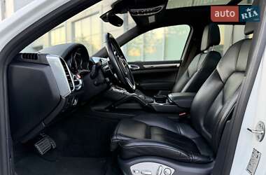 Позашляховик / Кросовер Porsche Cayenne 2016 в 