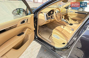 Внедорожник / Кроссовер Porsche Cayenne 2012 в 