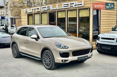 Внедорожник / Кроссовер Porsche Cayenne 2015 в 