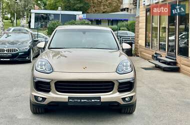 Внедорожник / Кроссовер Porsche Cayenne 2015 в 
