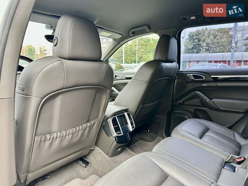 Внедорожник / Кроссовер Porsche Cayenne 2015 в Киеве фото 21 Внедорожник / Кроссовер Porsche Cayenne 2015 в Киеве