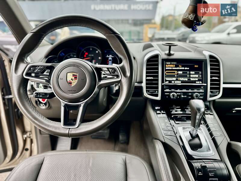 Внедорожник / Кроссовер Porsche Cayenne 2015 в Киеве фото 26 Внедорожник / Кроссовер Porsche Cayenne 2015 в Киеве