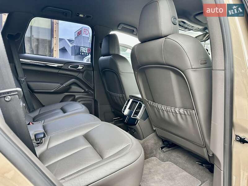 Внедорожник / Кроссовер Porsche Cayenne 2015 в Киеве фото 29 Внедорожник / Кроссовер Porsche Cayenne 2015 в Киеве