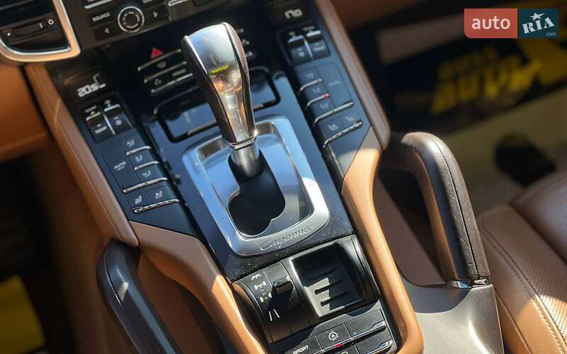 Позашляховик / Кросовер Porsche Cayenne 2012 в Івано-Франківську