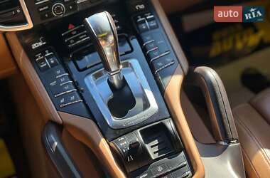 Внедорожник / Кроссовер Porsche Cayenne 2012 в 