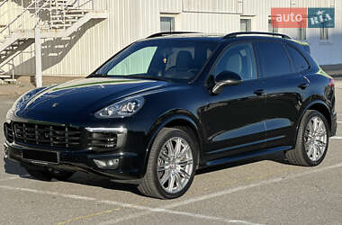 Внедорожник / Кроссовер Porsche Cayenne 2015 в 