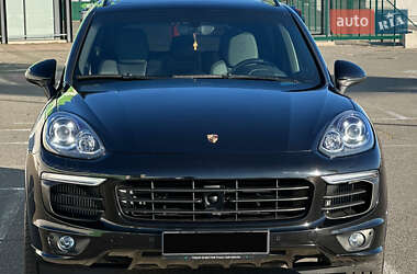 Внедорожник / Кроссовер Porsche Cayenne 2015 в 