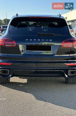 Внедорожник / Кроссовер Porsche Cayenne 2015 в 