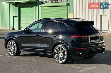 Внедорожник / Кроссовер Porsche Cayenne 2015 в 