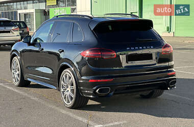 Внедорожник / Кроссовер Porsche Cayenne 2015 в 