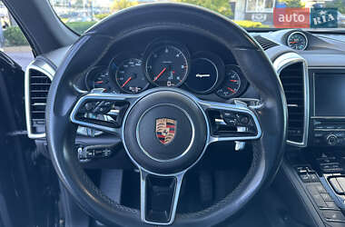 Внедорожник / Кроссовер Porsche Cayenne 2015 в 