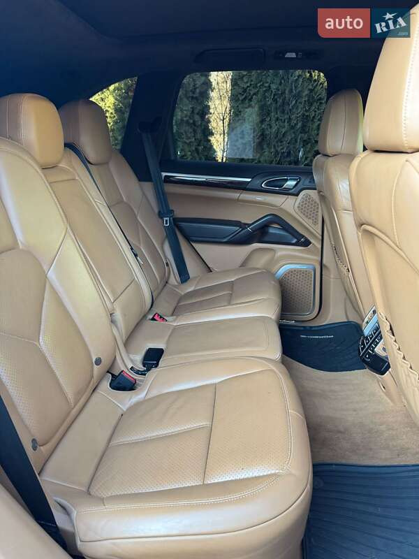 Внедорожник / Кроссовер Porsche Cayenne 2013 в Коростене