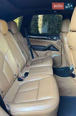 Позашляховик / Кросовер Porsche Cayenne 2013 в 