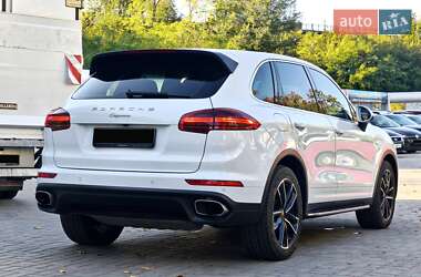 Внедорожник / Кроссовер Porsche Cayenne 2016 в 