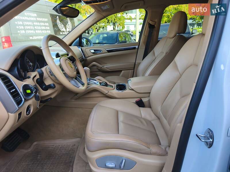 Внедорожник / Кроссовер Porsche Cayenne 2016 в Днепре фото 11 Внедорожник / Кроссовер Porsche Cayenne 2016 в Днепре