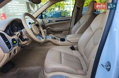 Внедорожник / Кроссовер Porsche Cayenne 2016 в 