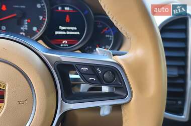 Внедорожник / Кроссовер Porsche Cayenne 2016 в 