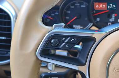 Внедорожник / Кроссовер Porsche Cayenne 2016 в 
