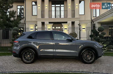 Позашляховик / Кросовер Porsche Cayenne 2023 в 