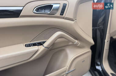 Внедорожник / Кроссовер Porsche Cayenne 2014 в 
