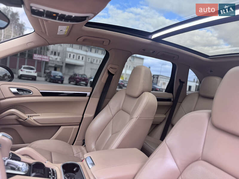 Позашляховик / Кросовер Porsche Cayenne 2014 в Харкові