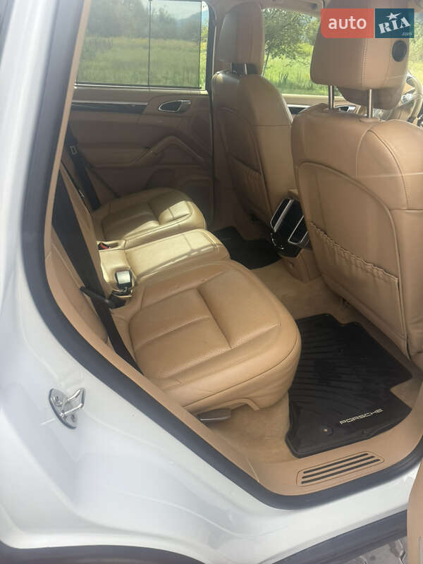 Позашляховик / Кросовер Porsche Cayenne 2013 в Тячеві