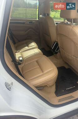 Внедорожник / Кроссовер Porsche Cayenne 2013 в 
