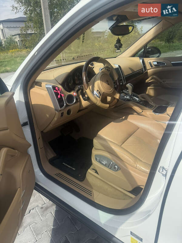 Позашляховик / Кросовер Porsche Cayenne 2013 в Тячеві