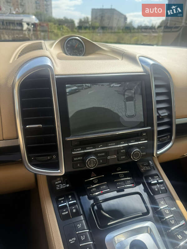 Позашляховик / Кросовер Porsche Cayenne 2013 в Тячеві