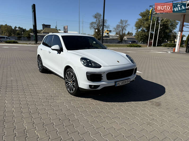 Внедорожник / Кроссовер Porsche Cayenne 2016 в Луцке