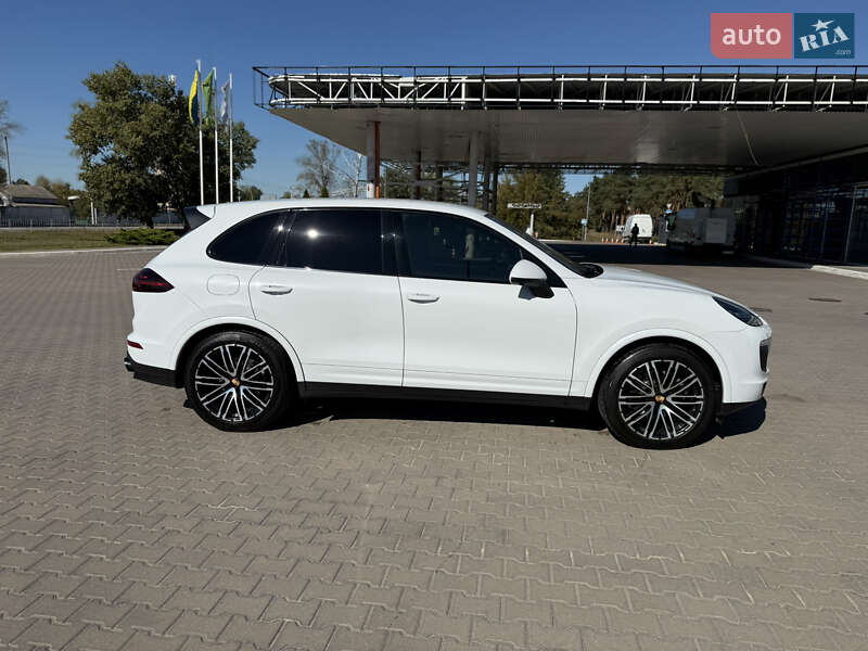 Внедорожник / Кроссовер Porsche Cayenne 2016 в Луцке