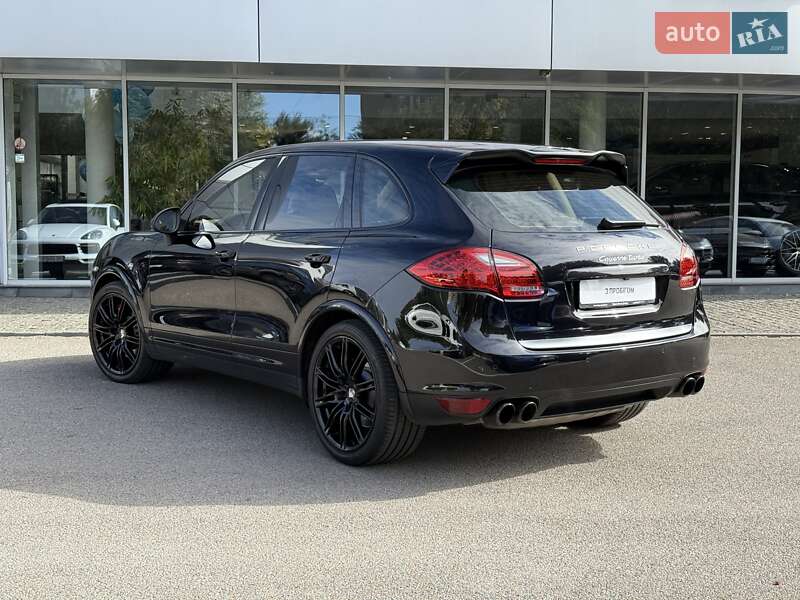 Позашляховик / Кросовер Porsche Cayenne 2012 в Дніпрі