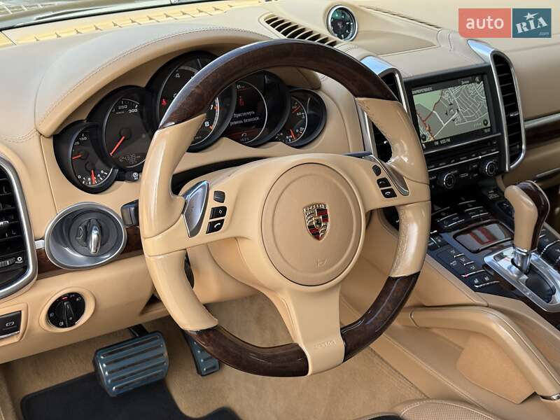 Позашляховик / Кросовер Porsche Cayenne 2012 в Дніпрі