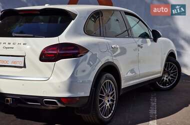 Внедорожник / Кроссовер Porsche Cayenne 2011 в 