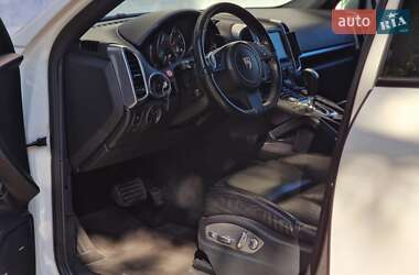 Внедорожник / Кроссовер Porsche Cayenne 2011 в 