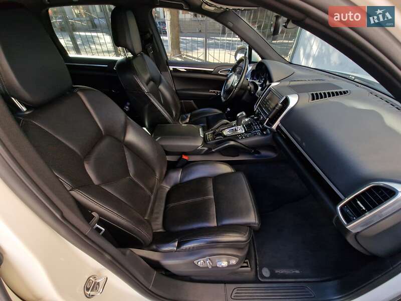 Внедорожник / Кроссовер Porsche Cayenne 2011 в Одессе