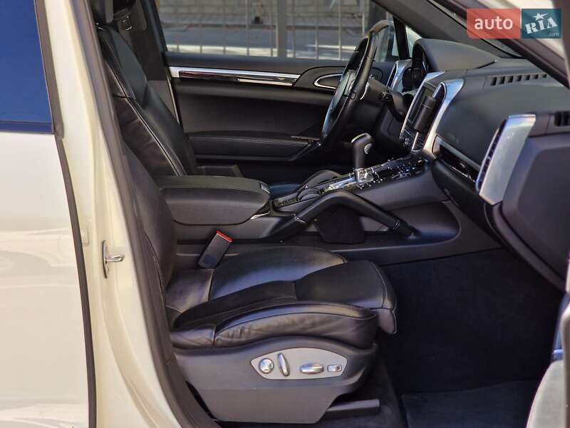 Внедорожник / Кроссовер Porsche Cayenne 2011 в Одессе