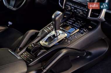 Внедорожник / Кроссовер Porsche Cayenne 2011 в 