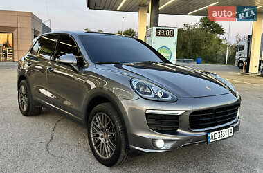 Внедорожник / Кроссовер Porsche Cayenne 2015 в 
